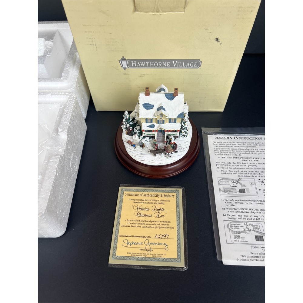 COA Hawthorne Village Thomas Kinkade Victorian Lights: Christmas Eve No. 79262